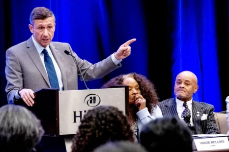 Democrats disagree over abolishing or reforming ICE at DNC meeting
